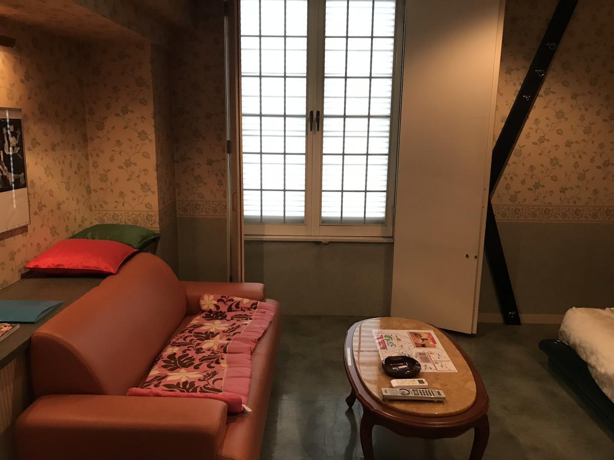 รักโรงแรม Tiffany (adults Only)