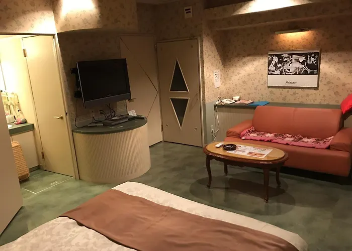 蒂法尼成人酒店
