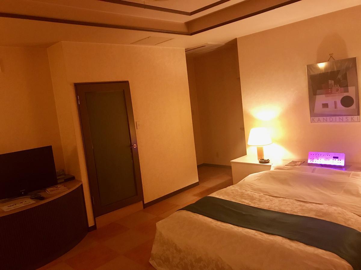 蒂法尼成人酒店