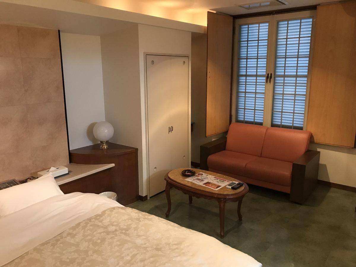 蒂法尼成人酒店