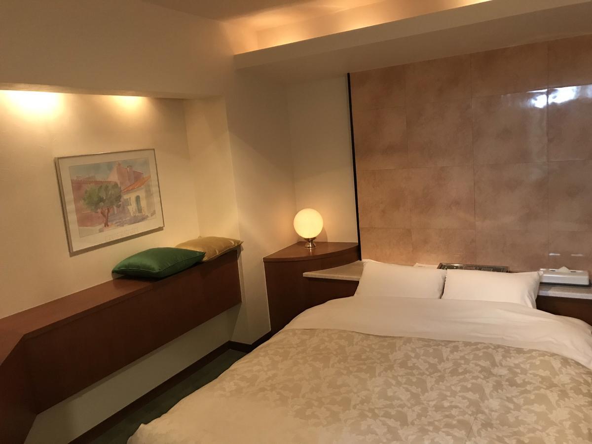 蒂法尼成人酒店